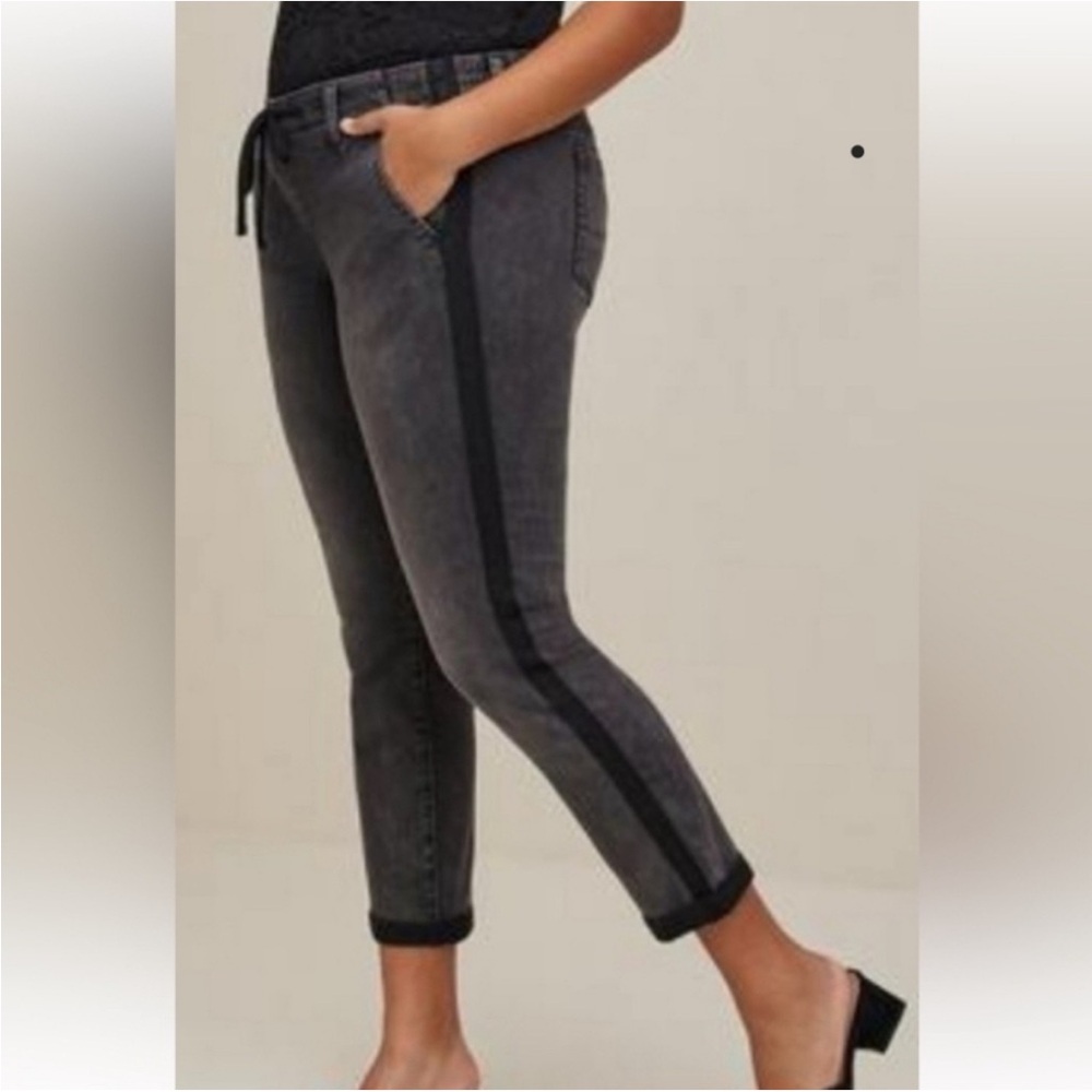 Torrid gray-wash jogger pant plus-size stretch waist denim 1x women
